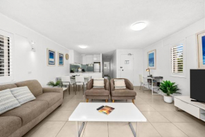 Surfers Paradise- meters from the beach!